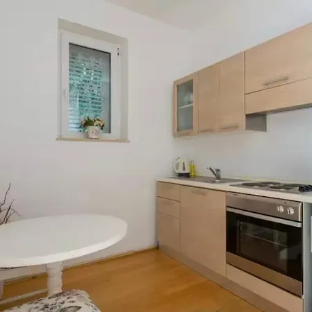 Apartment Mak *